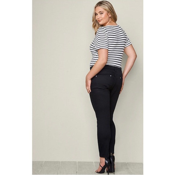 Black & White Striped Keyhole Bodysuit - Picture 2 of 4